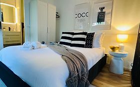 Stylish Tiny Home In Melton West